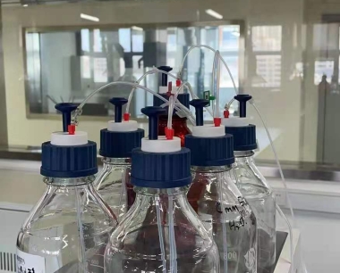 大型化学实验室安全瓶盖安装现场